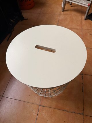Mesa auxiliar redonda blanca