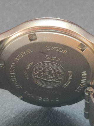 Reloj Elgin Titanio Solar Diamante Nácar