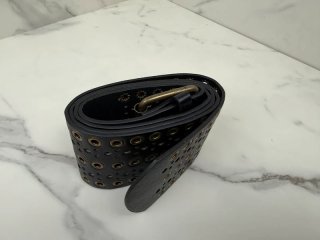 Cinturón Ancho de Cuero Sintético Negro con Ojales