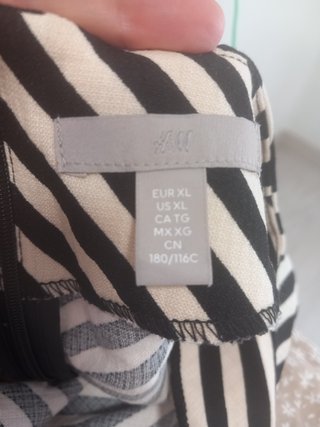 Due vestiti e una gonna in denim. Tutto per 2 euro