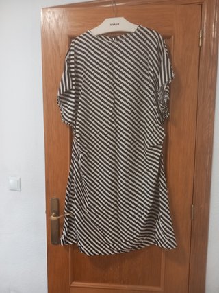Due vestiti e una gonna in denim. Tutto per 2 euro
