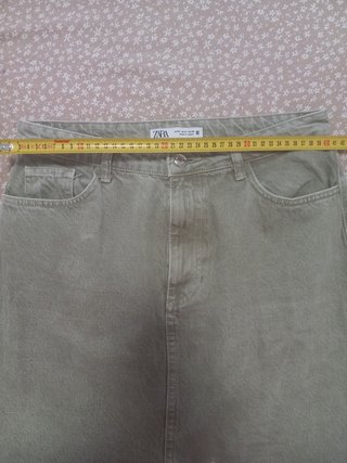 Due vestiti e una gonna in denim. Tutto per 2 euro