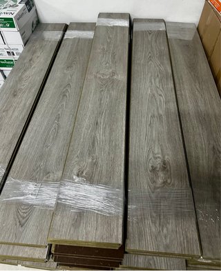 Suelo laminado C5 gris