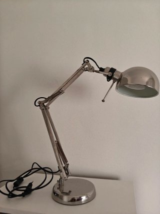 Lámpara de escritorio Forsa metálica plateada
