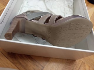 Sandalias Hispanitas tacón beige y dorado