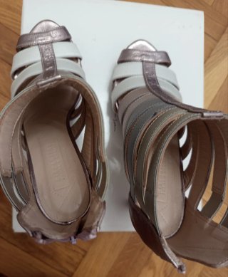 Sandalias Hispanitas tacón beige y dorado