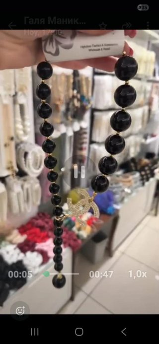 Collar Chanel perlas negras y logo dorado