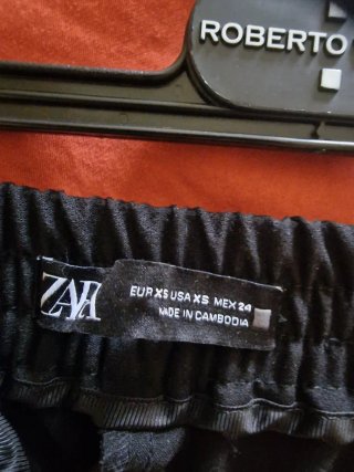 Pantalón culotte negro Zara