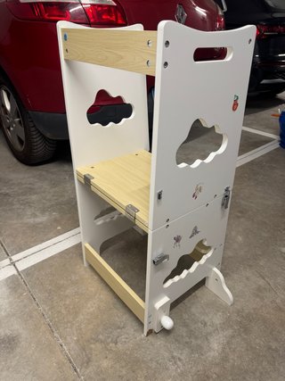 Torre de aprendizaje y mesa infantil