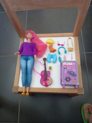 Barbie Curvy con Accesorios. Daisy Dreamhouse
