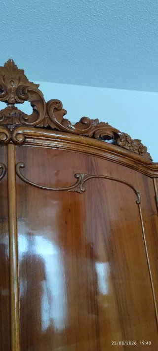Armario antiguo de madera