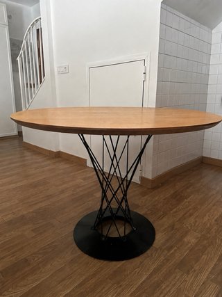 Mesa redonda madera y hierro
