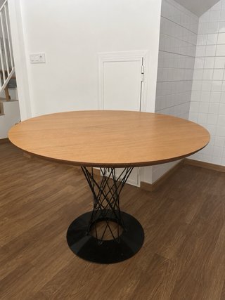 Mesa redonda madera y hierro