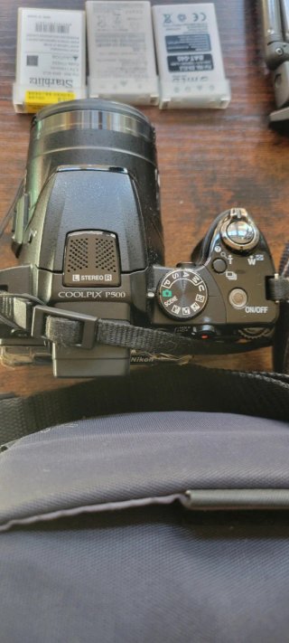 Cámara Nikon con accesorios trípode, 3 bat.y bolsa