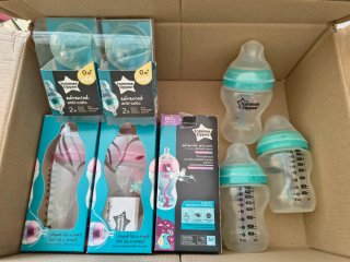 6 Biberones Tommee Tippee anti-colic y 10 tetinas