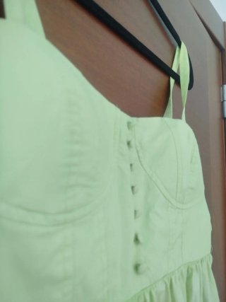 Vestido verde con botones