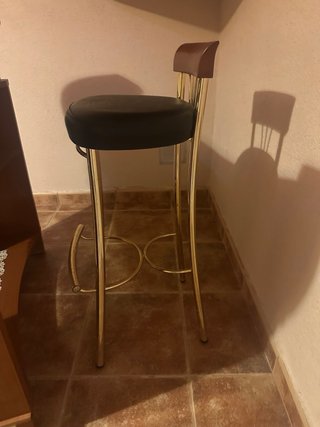 Bar y vitrina de esquina madera y cuero