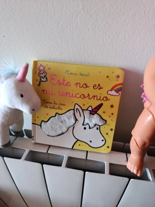 Nenuco nadador con accesorios,y regalo libro.