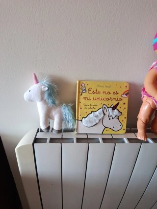 Nenuco nadador con accesorios,y regalo libro.