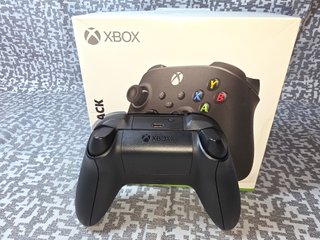 Mando Xbox Series X|S Carbon Black