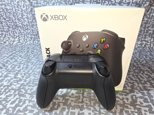 Mando Xbox Series X|S Carbon Black