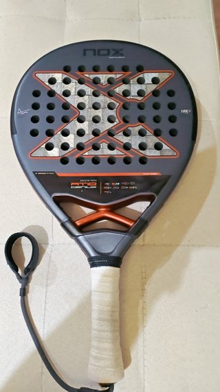 Pala Padel Nox AT10 18K Agustin Tapia