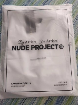 Camiseta Nude Project Locally Hated
