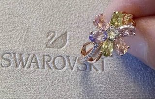 Anello oro petali di cristalli