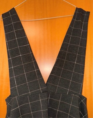 Completo gonna quadri con camicia bianca