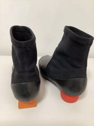 Botines Camper T37 Negro Naranja