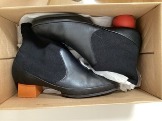 Botines Camper T37 Negro Naranja