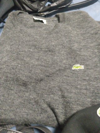 Lote 3 Artículos Lacoste: Jersey, Bolso y Gorra