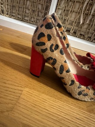 Zapatos leopardo lazo rojo