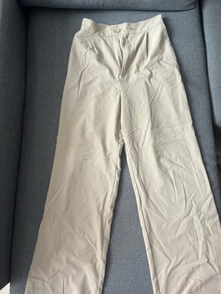 Pantalones beige anchos