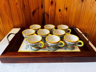 Vassoio e tazzine in Legno/ceramica dipinto a mano