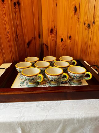 Vassoio e tazzine in Legno/ceramica dipinto a mano