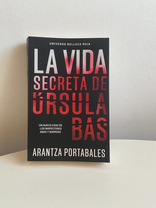 Belleza roja (Inspectores Abad y Barroso 1,2 y 3)