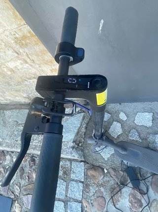 Patinete Eléctrico Negro con Cargador