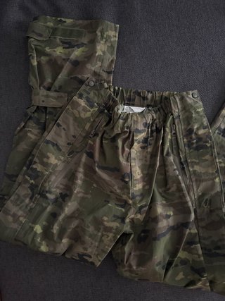 Pantalón Traje de tormenta pixelado boscoso
