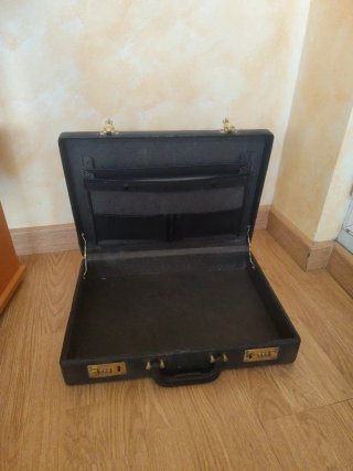 Maletín antiguo con clave