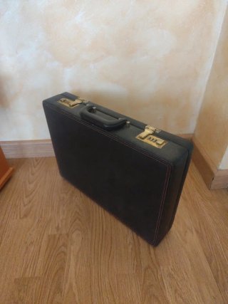 Maletín antiguo con clave