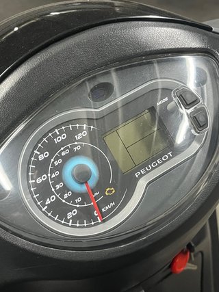 Peugeot Tweet 125cc Gris Oscuro 2023