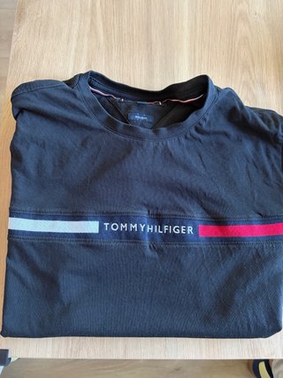 Camiseta Tommy Hilfiger Negra