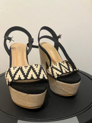 Sandalias de cuña con plataforma