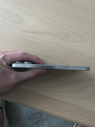 iPhone 16 Pro Max Gris (No enciende)