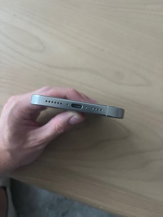 iPhone 16 Pro Max Gris (No enciende)