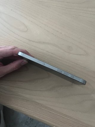 iPhone 16 Pro Max Gris (No enciende)