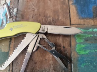 Herramienta de corte Victorinox Rescue Tool Amaril