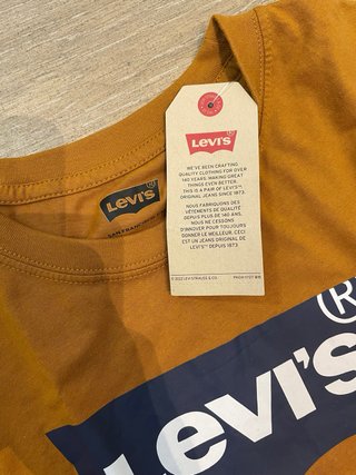 Camiseta Levi's Talla M Mostaza