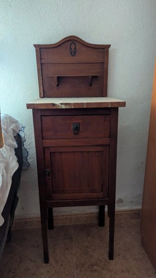 2 Mesitas antiguas de noche, de madera y mármol